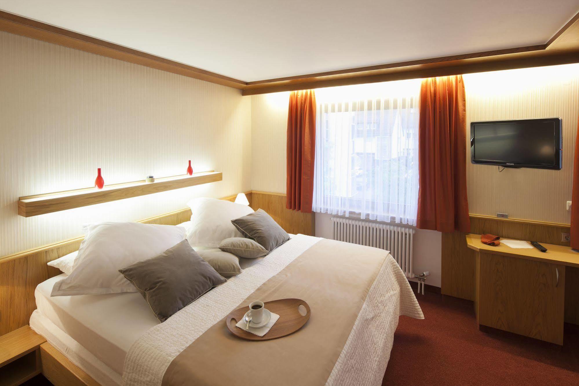 Hotel Drei Morgen Лайнфельден-Эхтердинген Экстерьер фото